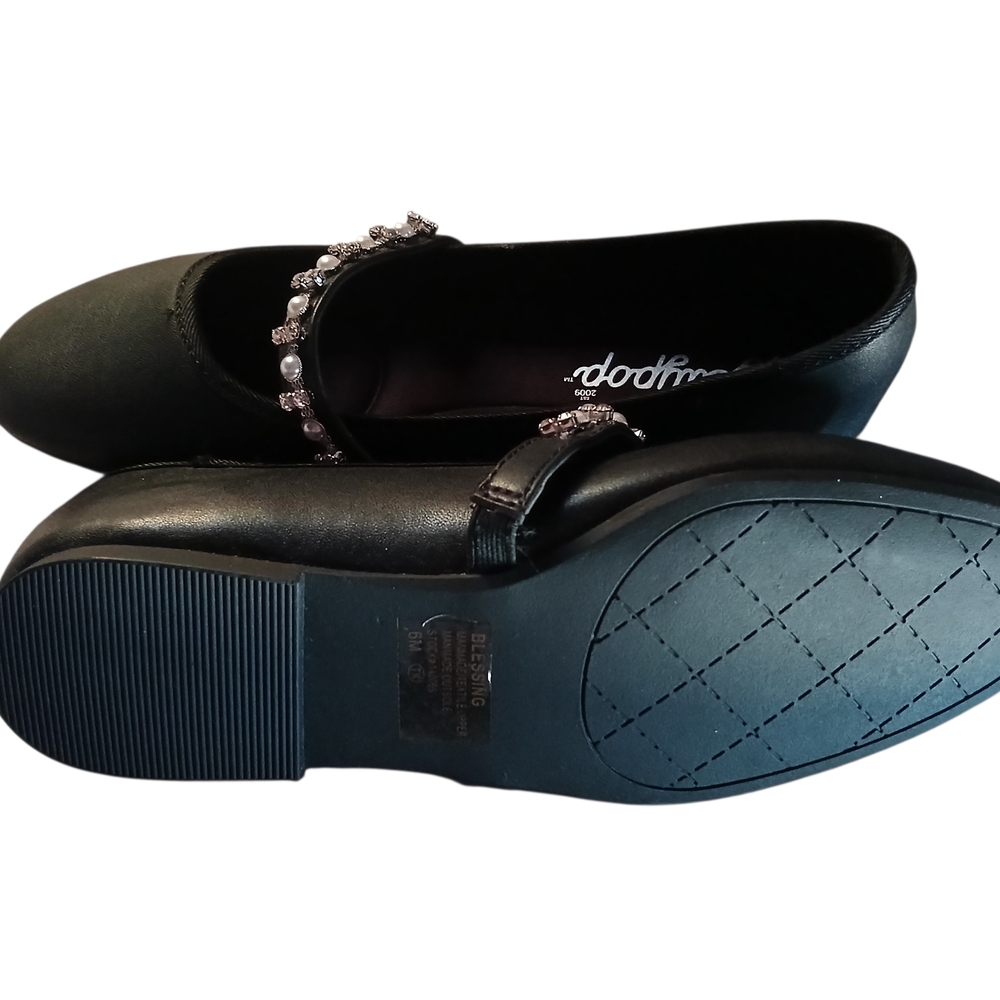 Jellypop Elegant Black Flats  w/Pearl Strap - Picture 5 of 6